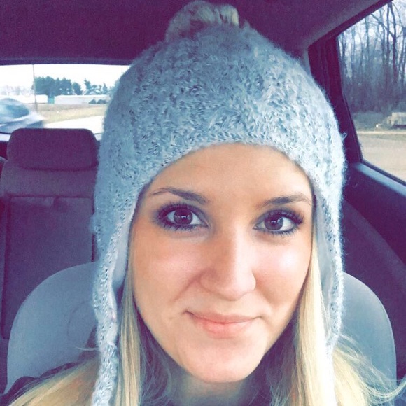 Profile Picture of Virginia Bellows (@vray413) on Poshmark