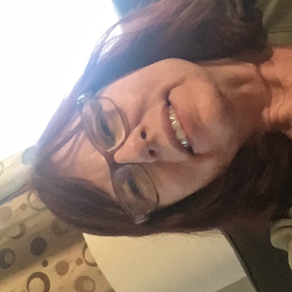 Profile Picture of Constance Relyea (@constancerelyea) on Poshmark