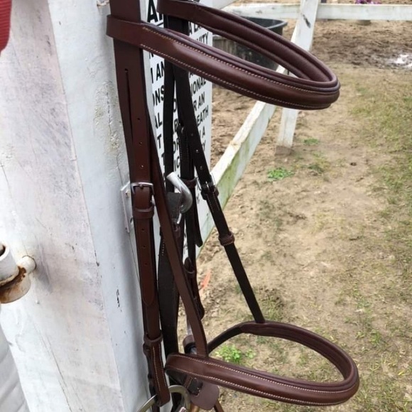 Emmily Girardot - Poshmark Profile Picture of Emmily Girardot (@alaskanflute) on Poshmark