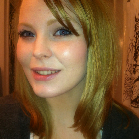 Profile Picture of Courtnee Buttles (@courtneeb) on Poshmark
