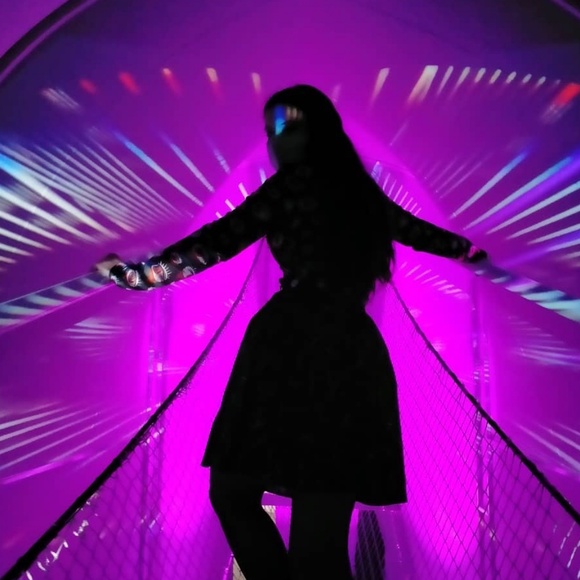 Profile Picture of Roxy Carlsson (@roxyisdumb) on Poshmark