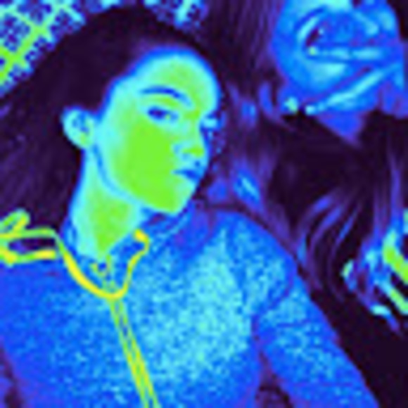 Profile Picture of Emma Belote (@emmaabelote) on Poshmark