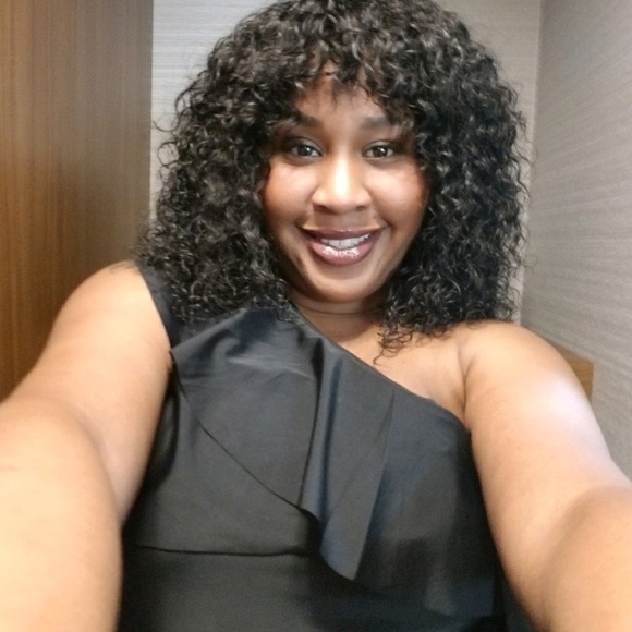 Profile Picture of Shatia Jett (@shatiaj22) on Poshmark