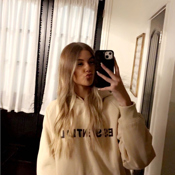 Profile Picture of Brynn Foster (@brynnfoster05) on Poshmark