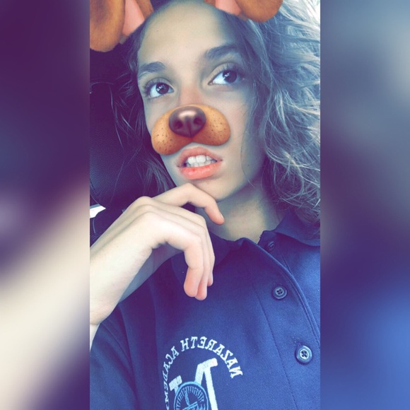 Profile Picture of Sarah Theodorou (@thwds) on Poshmark