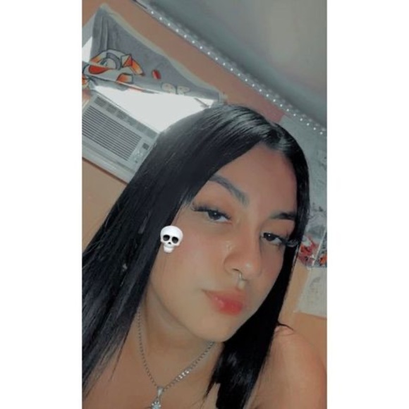 Profile Picture of Hazel Hazel (@hazelhazel378) on Poshmark
