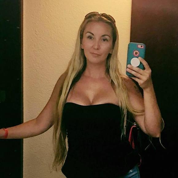 Profile Picture of Jaklyn Kaloudis (@jaki1001) on Poshmark