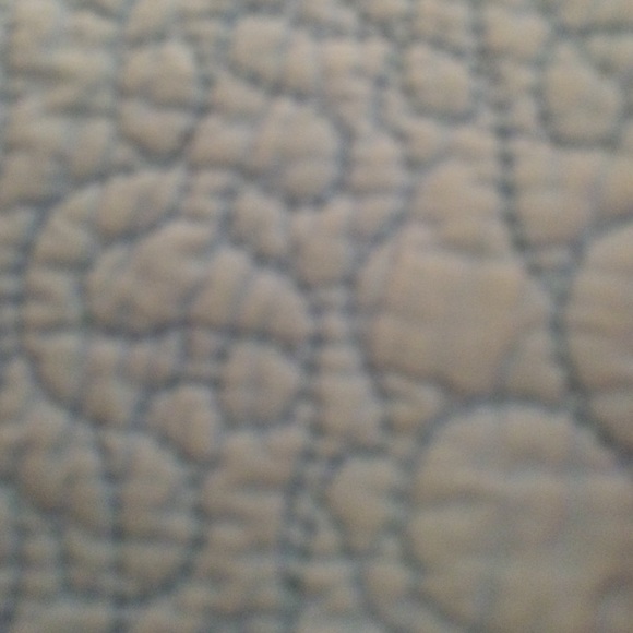 Profile Picture of Alice Rogers (@arogerz) on Poshmark