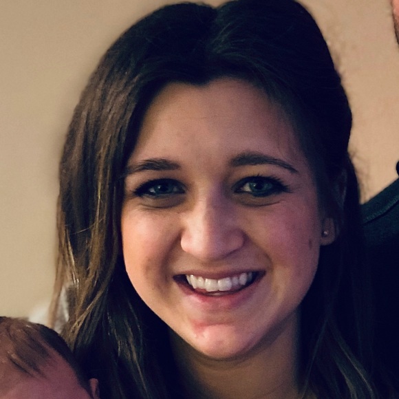 Profile Picture of Samantha Mcculloch (@smgmcculloch) on Poshmark