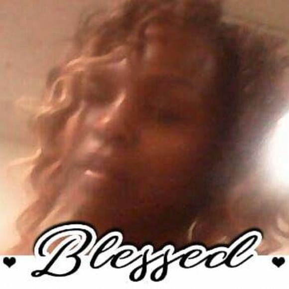 Profile Picture of Karen Amos (@amos1958) on Poshmark