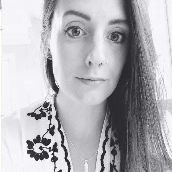 Profile Picture of Alison Hale (@alisonhale) on Poshmark