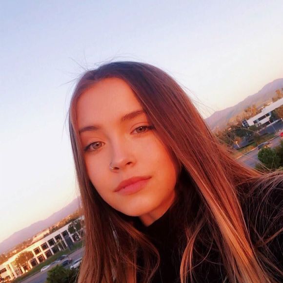 Profile Picture of Taylor Devlin (@taylordevlinn) on Poshmark