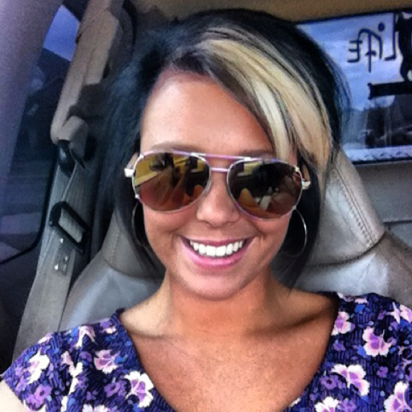 Profile Picture of Sarah Reese (@sjoe) on Poshmark