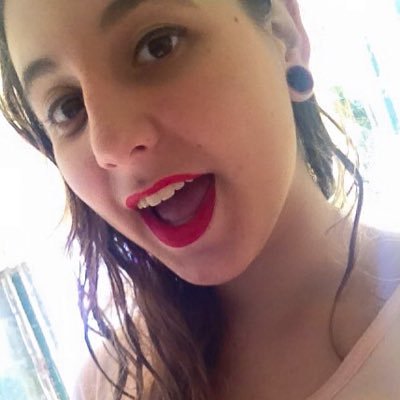 Profile Picture of Elizabeth Layton (@MissLizzyL) on Twitter