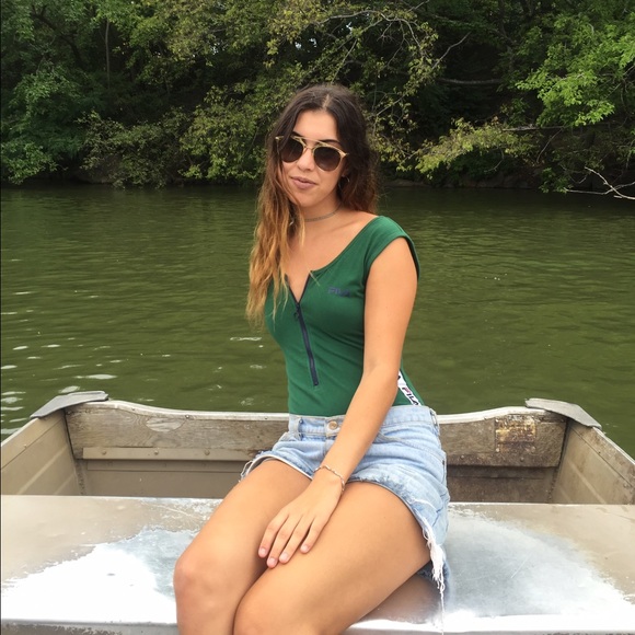 Profile Picture of Alice Valerie (@alicesturman) on Poshmark