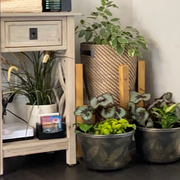 Profile Picture of Jennifer Guiyab (@jigs_43) on Poshmark