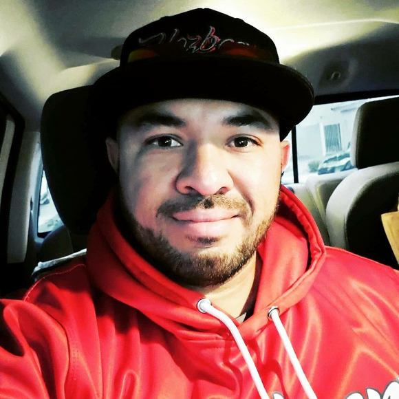 Profile Picture of Alex Loya (@aloya85) on Poshmark