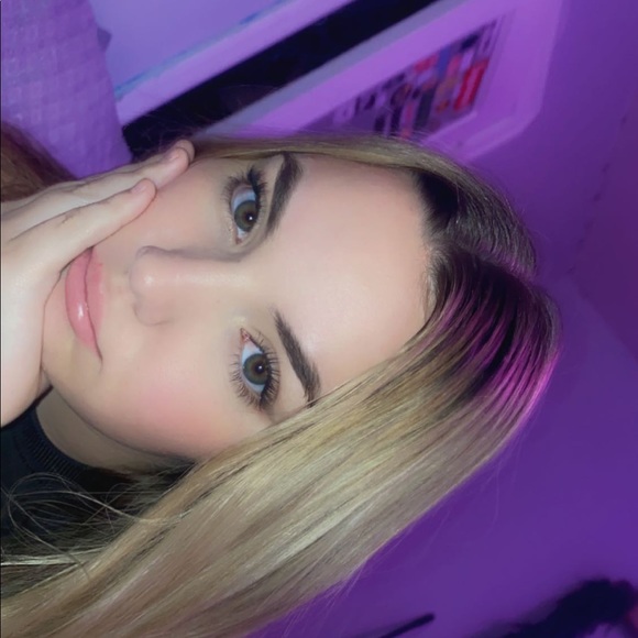 Profile Picture of Leah Crosby (@leahcrosby1590) on Poshmark