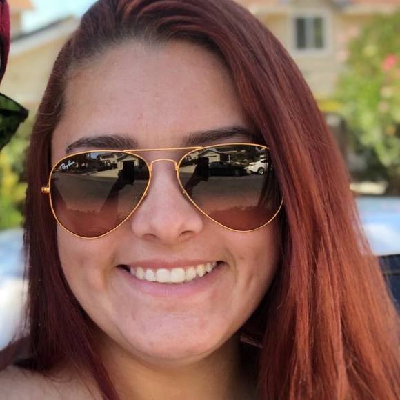 Profile Picture of Rafaela Teixeira (@rafaelateixeira) on Poshmark