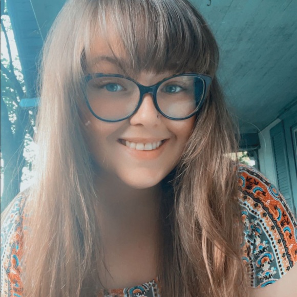Profile Picture of Shelbie Foglesong (@princesshelb) on Poshmark