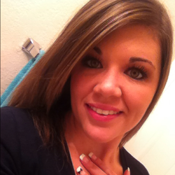 Profile Picture of Kellie Ames (@kellieleanne) on Poshmark