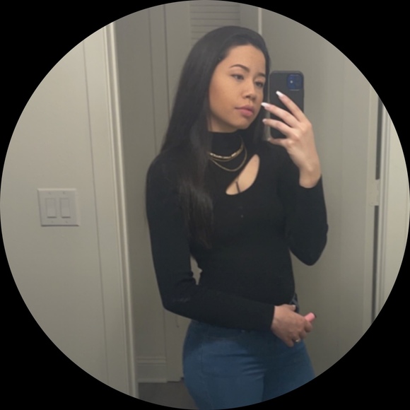 Profile Picture of T Karratti (@tkarratti) on Poshmark