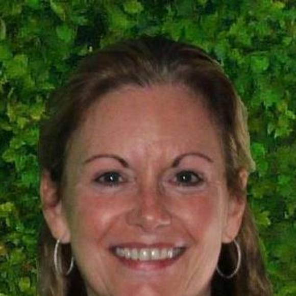 Profile Picture of Jeanine Cotter (@jeanine_cotter) on Poshmark