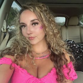 Profile Picture of Rayne Weeks (@stoprayneing) on Pinterest
