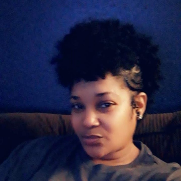 Profile Picture of Shawna Jefferson (@brantley953) on Poshmark