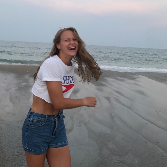 Profile Picture of Amanda Ray (@aeray02) on Poshmark