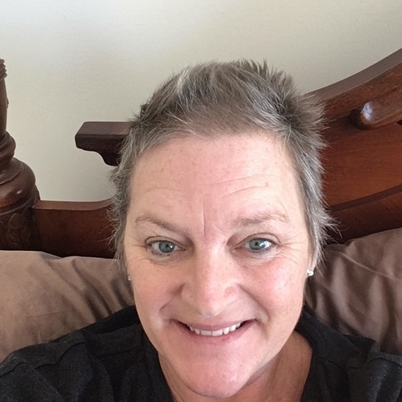 Brenda Foschiatti - Poshmark Profile Picture of Brenda Foschiatti (@brendieleyna) on Poshmark