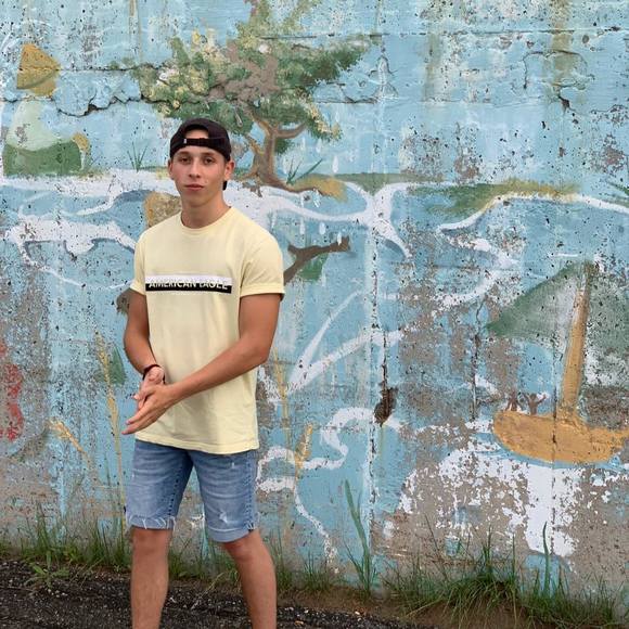 Profile Picture of Maxime Emond (@maximeemond) on Poshmark