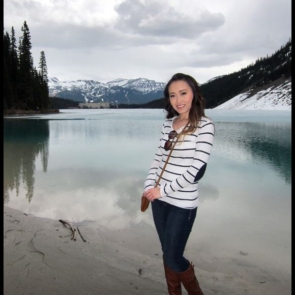 Profile Picture of Vue Lee (@esselle) on Poshmark