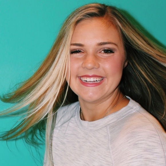 Profile Picture of Sydni Mcatee (@smcatee2019) on Poshmark