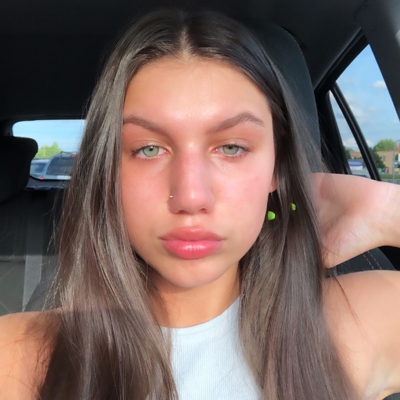 Profile Picture of Dakota Kucinski (@dakota_kucinski) on Poshmark