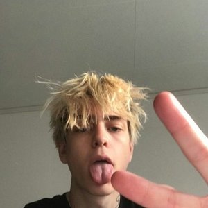 Profile Picture of Paul Grinstead (@blonddude) on Myspace