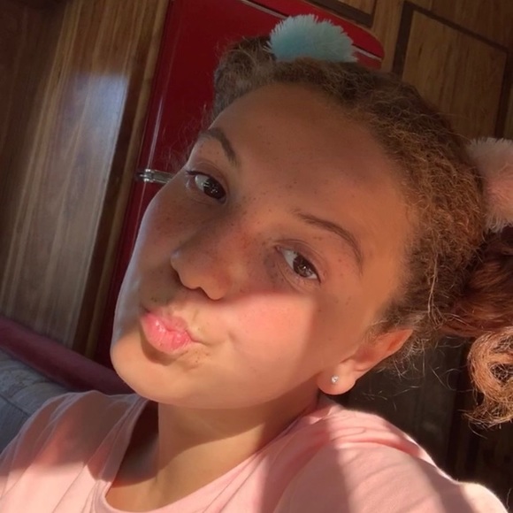Profile Picture of Jerzey Silverthorne (@jerzzzz) on Poshmark