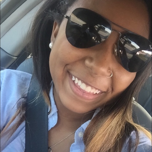 Profile Picture of Krysten Williams (@krobbyn) on Poshmark