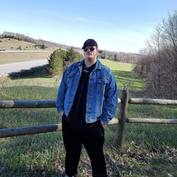Profile Picture of Connor Tetzlaff (@cttetzlaff820) on Poshmark