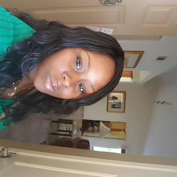 Profile Picture of Aisha Binaco (@aishasb) on Poshmark