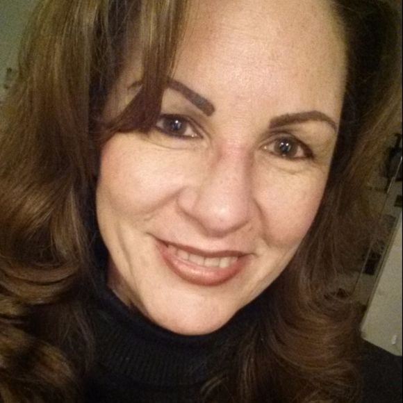 Profile Picture of Marietta Confredo (@marietta0521) on Poshmark