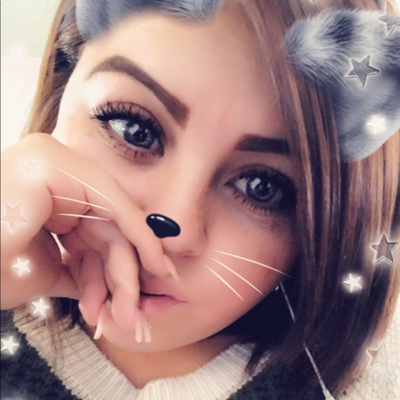 Profile Picture of Angelica Romero (@hely_romero) on Poshmark