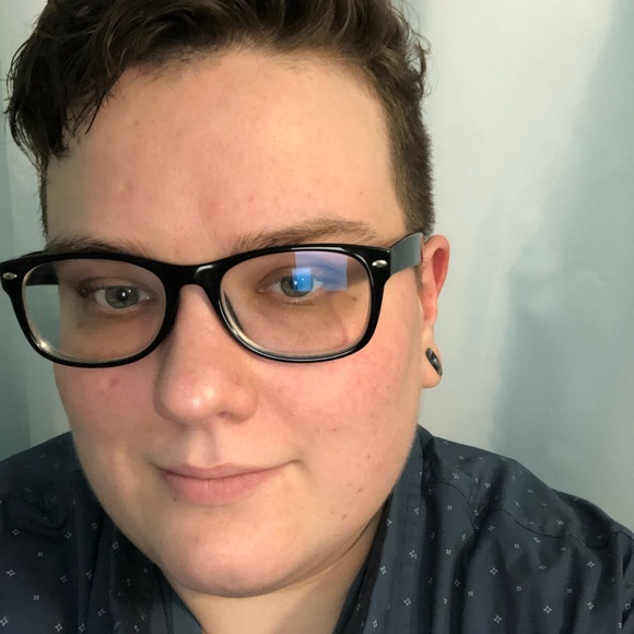 Profile Picture of Chloe Maness (@chloemaness) on Poshmark