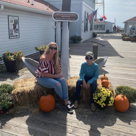 Profile Picture of Fawn Eutzy (@fawneutzy) on Poshmark