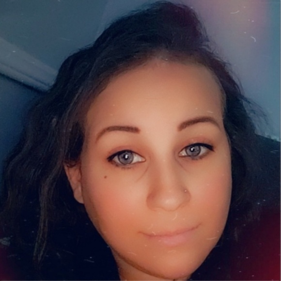 Alisa Andrews - Poshmark Profile Picture of Alisa Andrews (@alisaxomarie) on Poshmark