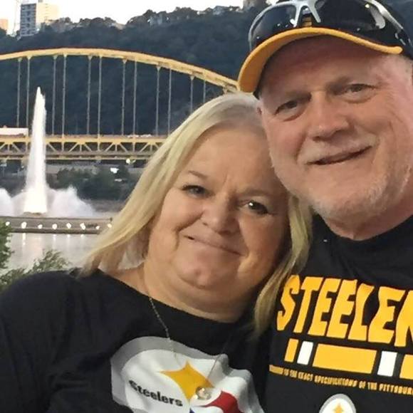 Profile Picture of Robin Lyons (@robinlyons315) on Poshmark