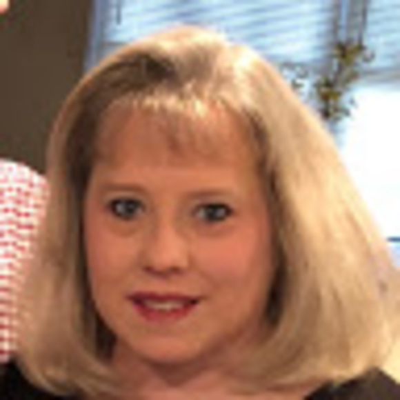Profile Picture of Kelly Settlemyre (@k_settlemyre) on Poshmark