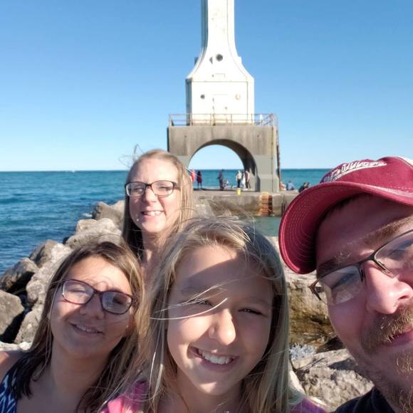 Profile Picture of Nichole Westrich (@hilljosh75) on Poshmark