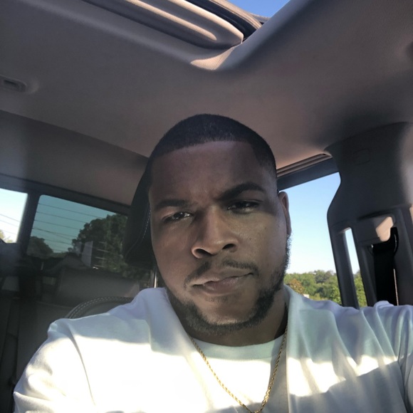 Profile Picture of Brandon Holloway (@bholloway677) on Poshmark
