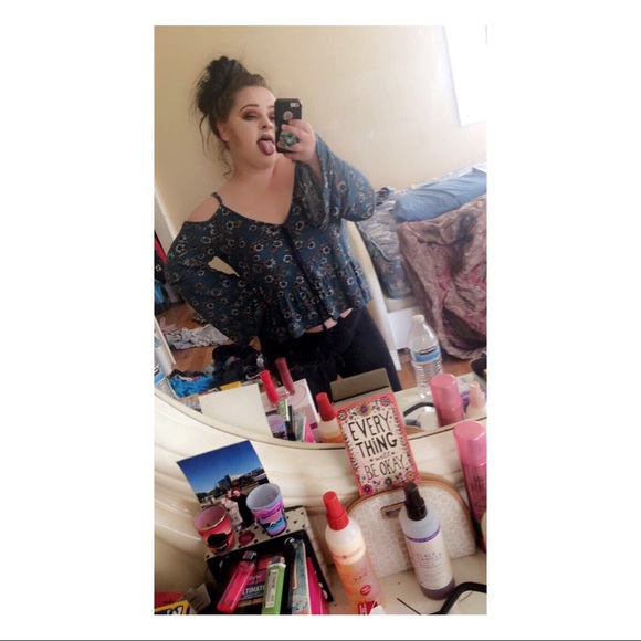 Profile Picture of Kayla Blevins (@kaylablevins) on Poshmark